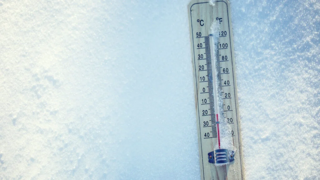 Val de aer rece, cu temperaturi de -10 şi posibil până la -20 de grade Celsius. „Va fi ger”