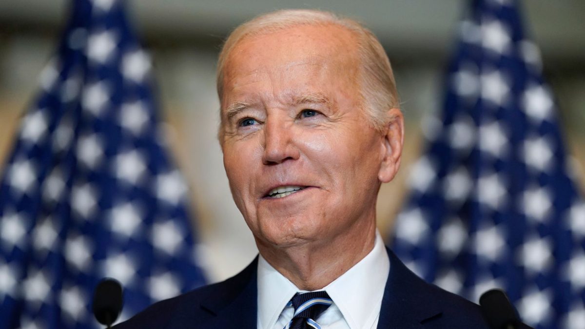 Joe Biden este „îngrijorat” de regele Charles al III-lea. Donald Trump: „Ne rugăm pentru o însănătoşire rapidă şi completă”