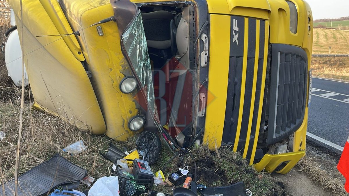Accident rutier în județul Iași. Un TIR s-a răsturnat la Vânători – GALERIE FOTO, VIDEO, UPDATE