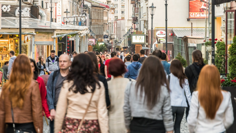 Peste 70% dintre români cred că în România lucrurile se îndreaptă într-o direcţie greşită