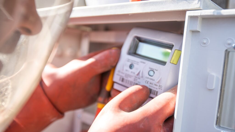 Românii vor fi obligați să își instaleze al doilea contor pentru energia electrică. Consumatorii vor suporta toate cheltuielile