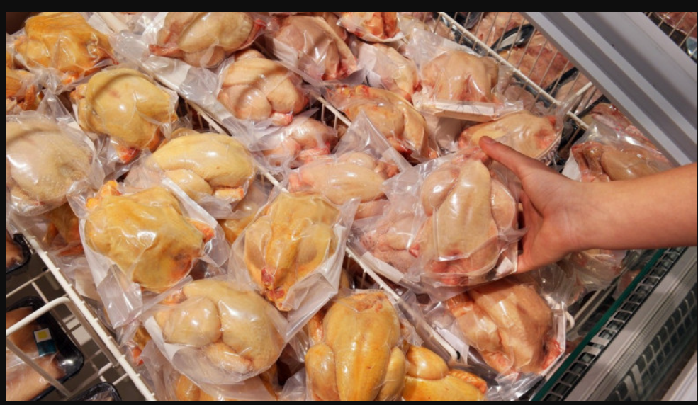 Pui infectat cu Salmonella provenit din Ungaria și Polonia, precum și ferme din România, retras de pe piață. Ce spun inspectorii ANPC