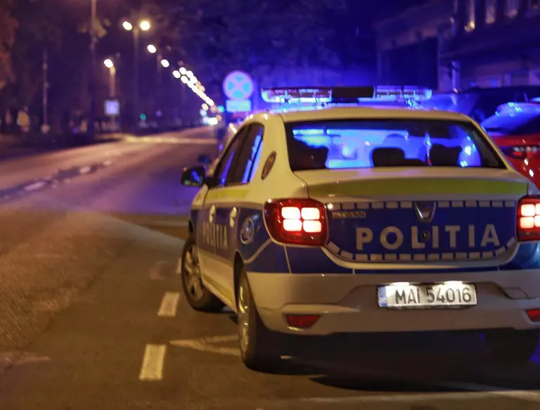 Supărat pentru că a pierdut la păcănele, un tânăr a aruncat o sticlă incendiară în barul unde a jucat la aparate