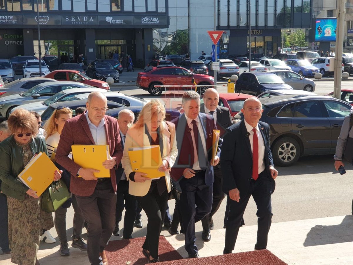 Alianța pentru Unirea Românilor depune astăzi lista candidaților pentru Primăria Iași și Consiliul Județean – GALERIE FOTO, LIVE VIDEO, UPDATE