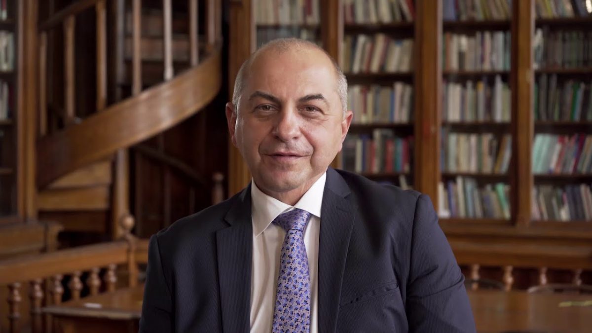 Cătălin Cîrstoiu, a ironizat pe pagina sa de socializare, scenariul retragerii candidaturii sale: „Dragi Nicușor și Piedone, nu mai sperați degeaba”