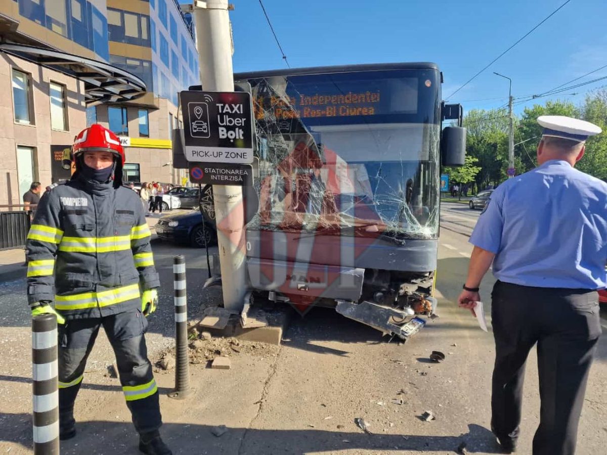 Patru persoane au fost rănite în urma coliziunii dintre un autobuz și un autoturism, la Iași. Traficul se desfășoară cu dificultate – GALERIE FOTO, VIDEO, UPDATE
