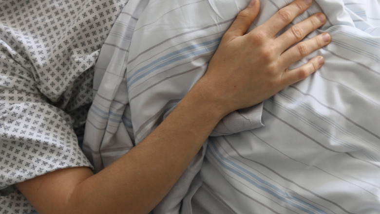 Caz tulburător la Pașcani! Un adolescent de 17 ani a murit subit după ce i s-a făcut rău într-un mijloc de transport în comun
