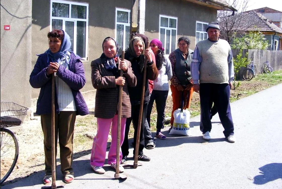 Sute de mii de români refuză să muncească și primesc ajutor social
