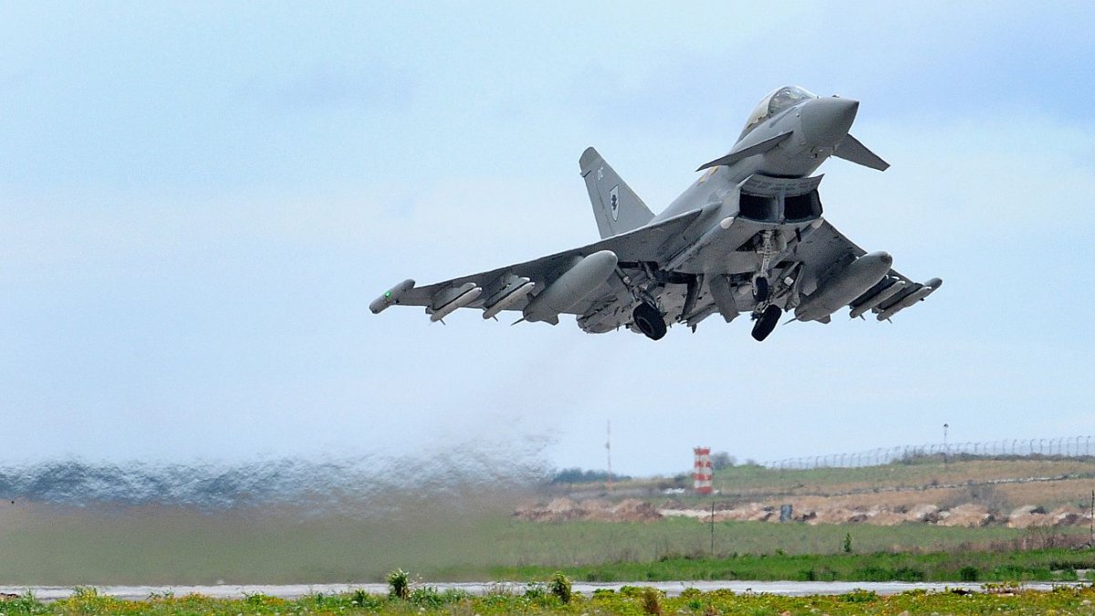 Avioane de luptă din România, mutate în Orientul Mijlociu de către Marea Britanie