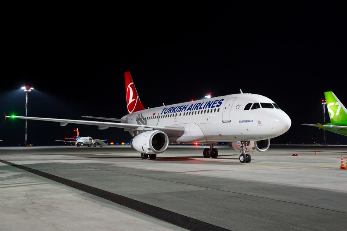Alertă cu bombă! Avion turcesc, aterizare de urgență pe Aeroportul Otopeni