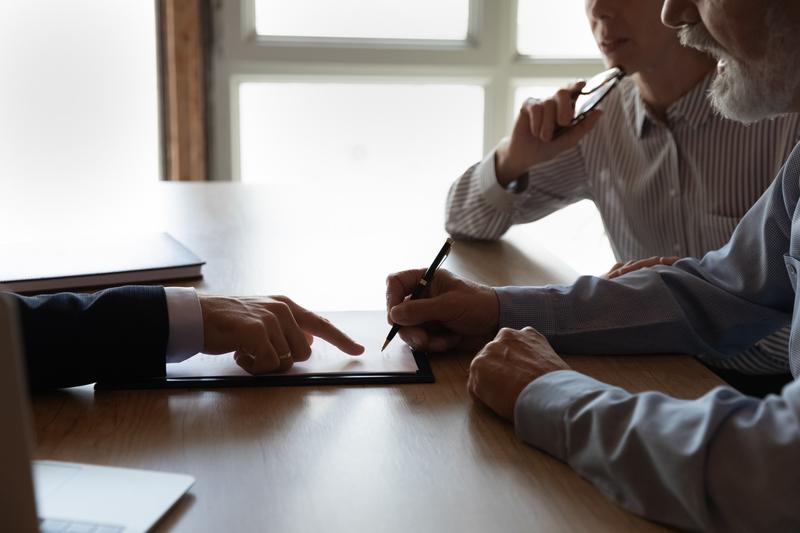 Bancherii vor avea un nou contract colectiv de muncă. Salariul minim pe economie va suferi schimbări