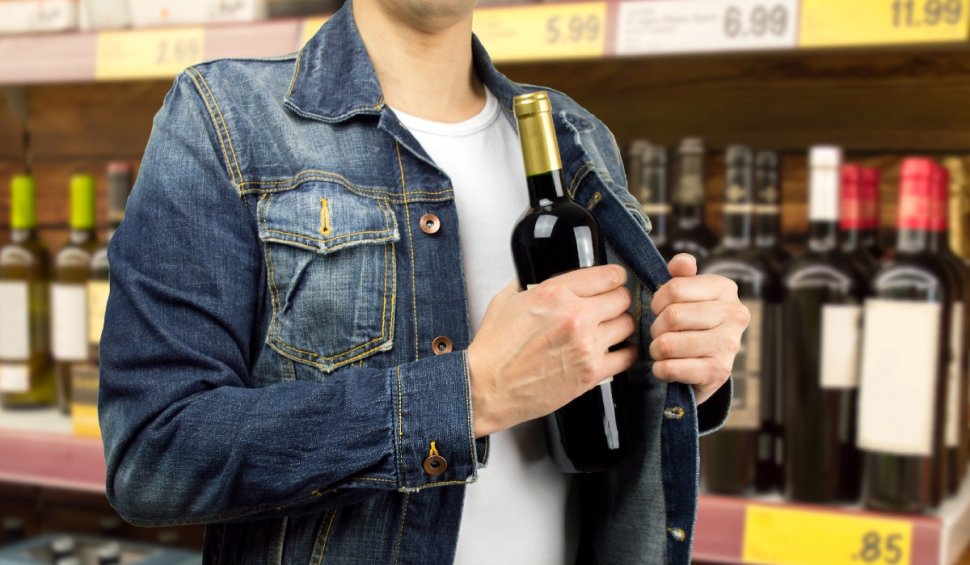 Un bărbat a furat băuturi alcoolice în valoare de 2500 de euro, dintr-un magazin