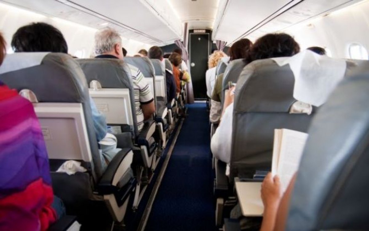 Regula impusă de companiile aeriene pentru pasageri! Nu ai voie în avion dacă ești îmbrăcat așa