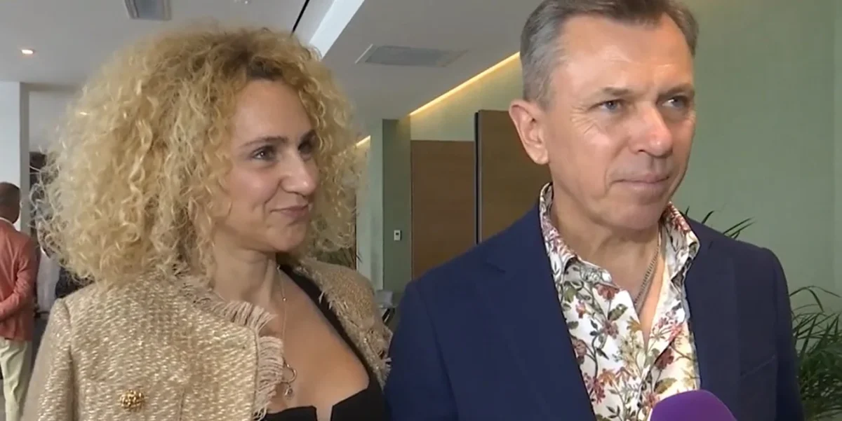 Câți ani are iubita medicului Cristian Georgescu. Fostul soț al Ancăi Țurcașiu pare că și-a ales o parteneră după chipul și asemănarea solistei