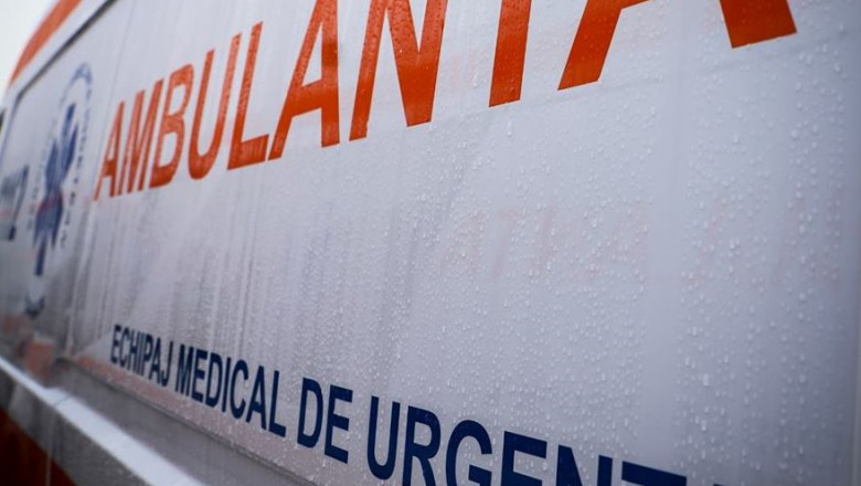 O femeie și-a găsit sfârșitul după ce a căzut de la etajul 4 al unui bloc din Bârlad. A fost găsită conştientă, dar nu a putut spune cum s-a produs incidentul