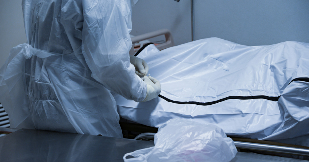 O tânără a murit la doar câteva zile după naștere, din cauza unei inflamații la sâni. Ce au constatat medicii
