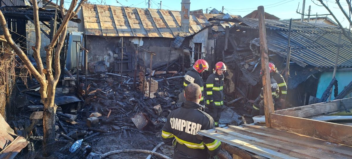 Patru anexe gospodărești din municipiul Bârlad au fost cuprinse de flăcări – FOTO