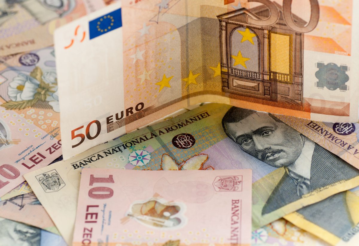 O nouă lege UE pentru români. Ce se întâmplă cu plățile cash de luna viitoare