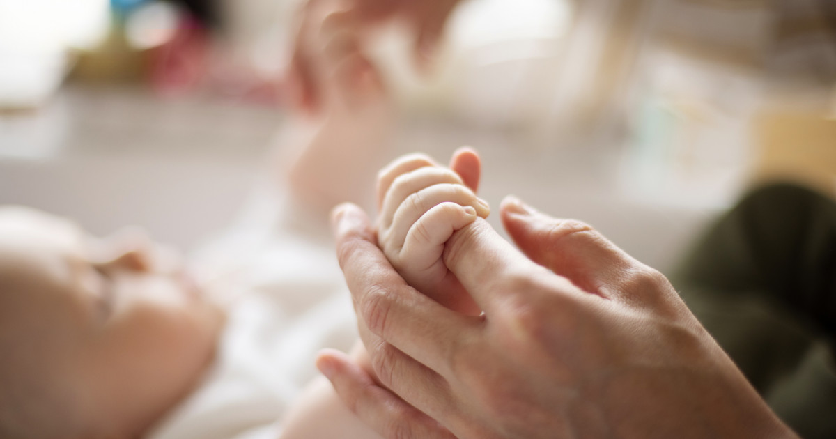 Mamele ar putea ieși mai devreme la pensie! Iată ce condiții trebuie îndeplinite
