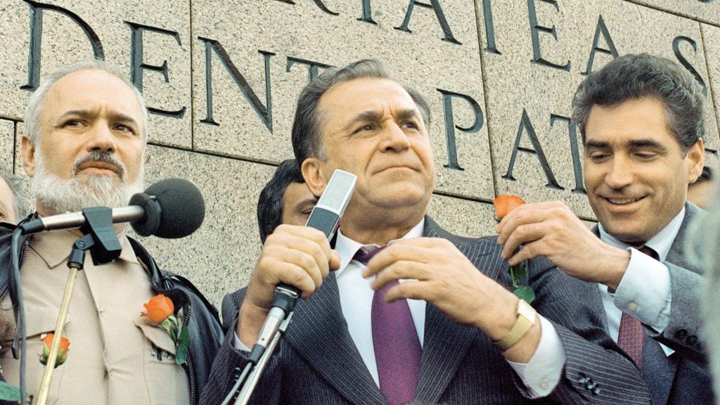 Petre Roman şi Gelu Voican Voiculescu, citati la Parchet în dosarul Mineriadei. Iliescu, audiat la domiciliu