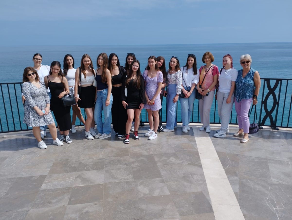 Doi profesori și 14 elevi de la Colegiul Național Pedagogic „Vasile Lupu” Iași se află în Spania – FOTO