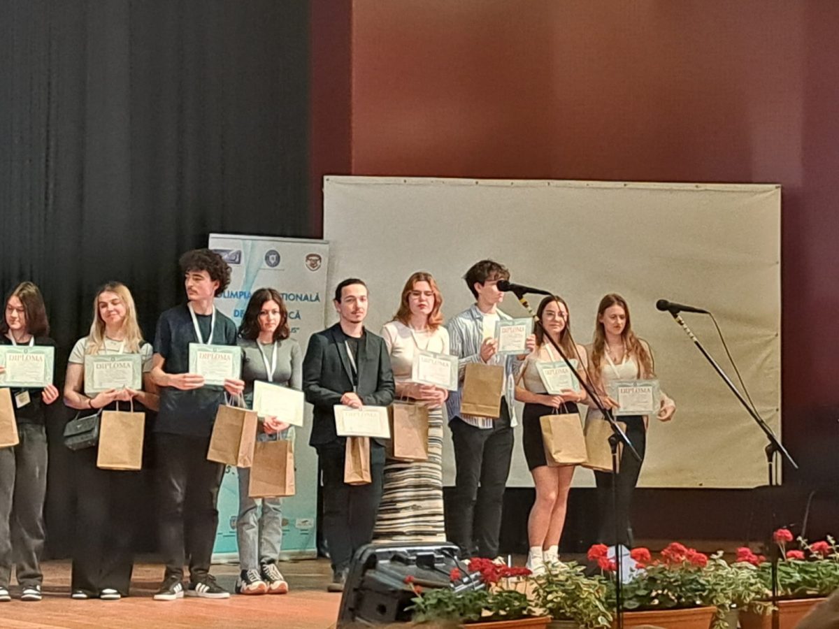 Două eleve din Iași s-au calificat la Olimpiada Internațională de Lingvistică Asia-Pacific – FOTO