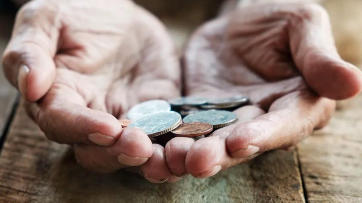 Câți bani vor primi pensionarii care au lucrat în perioada comunistă. Legea a stârnit multe controverse
