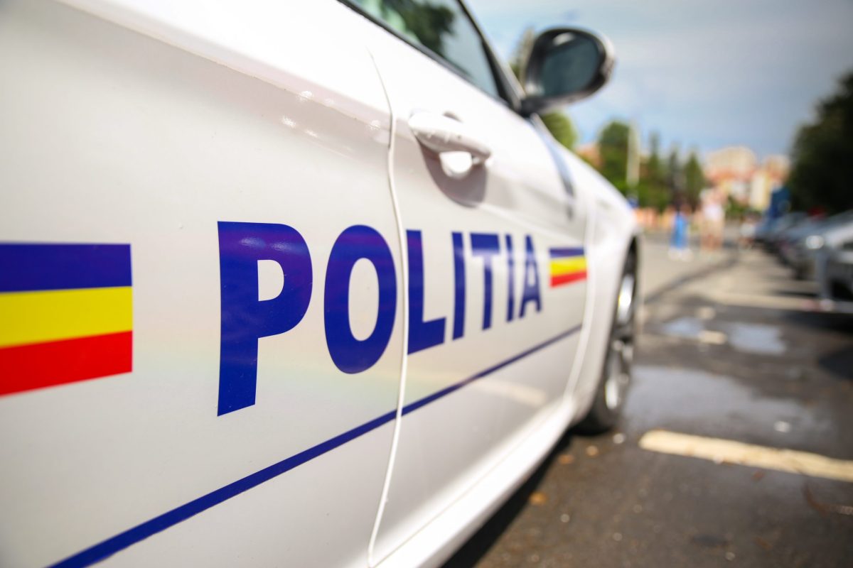 Scene sângeroase pe stradă! Un bărbat şi-a înjunghiat soţia, în Olt