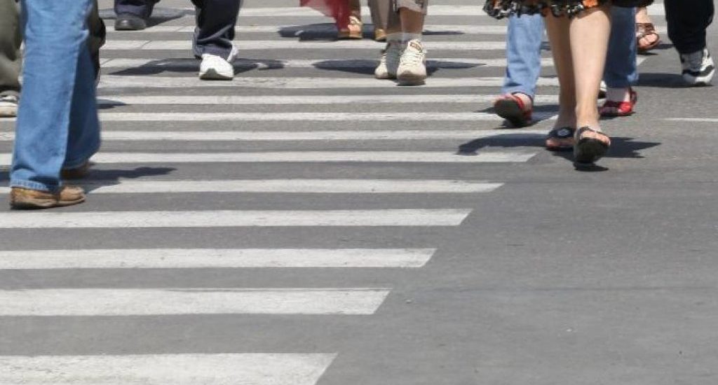 Atenție, șoferi! Se schimbă regulile la trecerile de pietoni