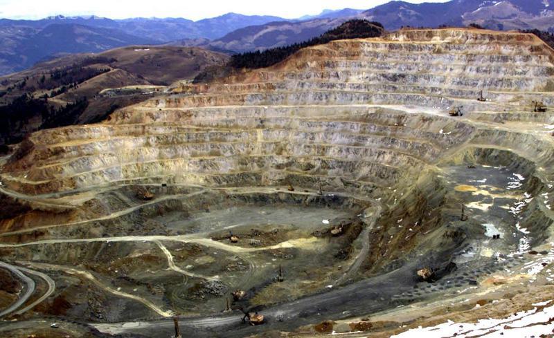 Roșia Montană Gold Corporation a cerut României să îi prelungească cu 5 ani durata licenței. Compania canadiană a denunțat „controale abuzive” ale ANAF