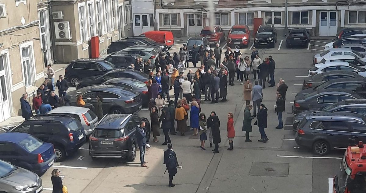 Salarii mai mari pentru aceşti angajaţi! Pot câştiga și dublu faţă de nivelul prevăzut de lege