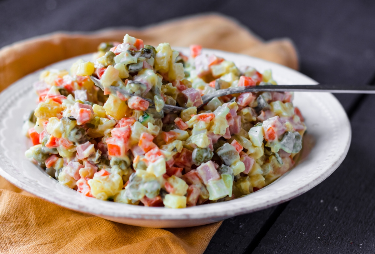 Cum poți face salata de boeuf de post: Rețeta sănătoasă și delicioasă pe care o poți face de sărbători