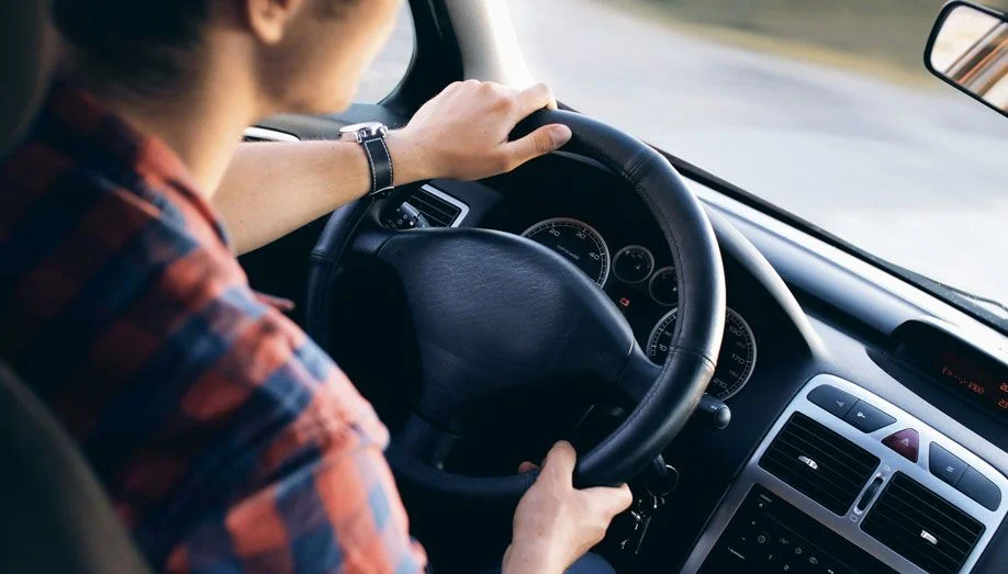 Amenda pentru șoferii care transportă mai mulți pasageri în mașină. Codul Rutier în 2024