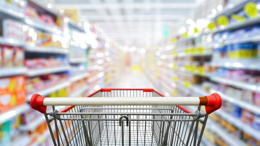 Marile supermarketuri îți bagă mâna în buzunar fără să îți dai seama! Iată la ce trebuie să fii atent