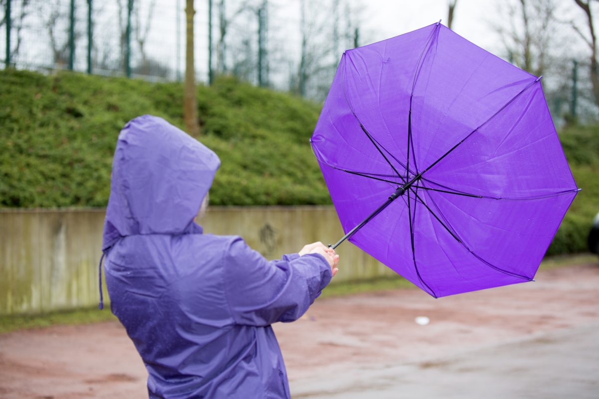 Meteorologii au emis avertizări Cod galben și Cod portocaliu de vânt puternic. Iată zonele afectate