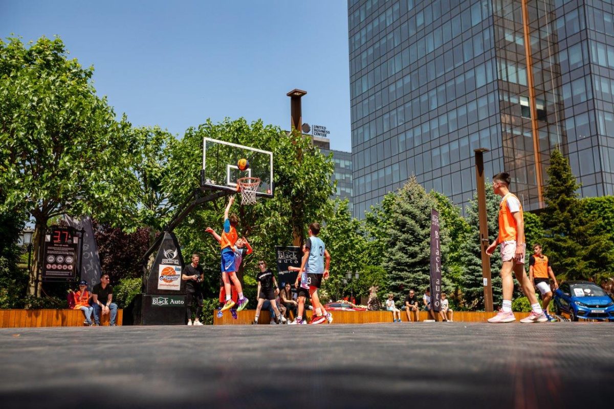 Competiția 3×3 Iulius Town Challenge are loc în acest weekend, iar kit-urile pentru „The Color Run” și „La Petrovaselo în vie” pot fi ridicate de la standurile din Iulius Mall