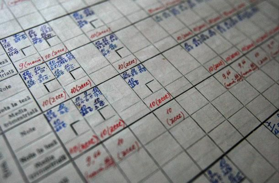 La câte absențe se scade nota la purtare? Tot ce trebuie să știe elevii despre acest criteriu de evaluare