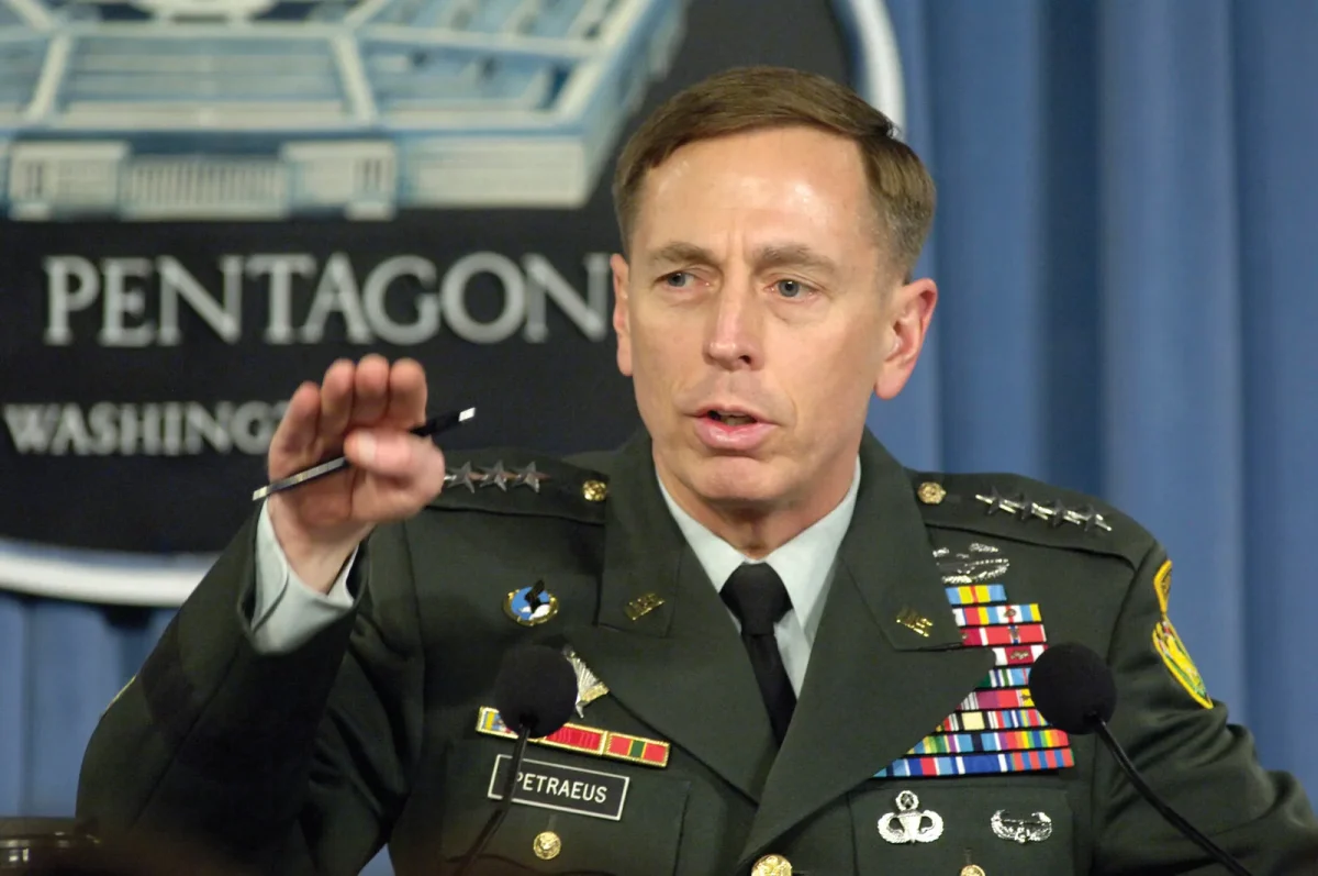 Fost director al CIA, aflat în vizită în România: „Înspre aşa ceva ne îndreptăm”