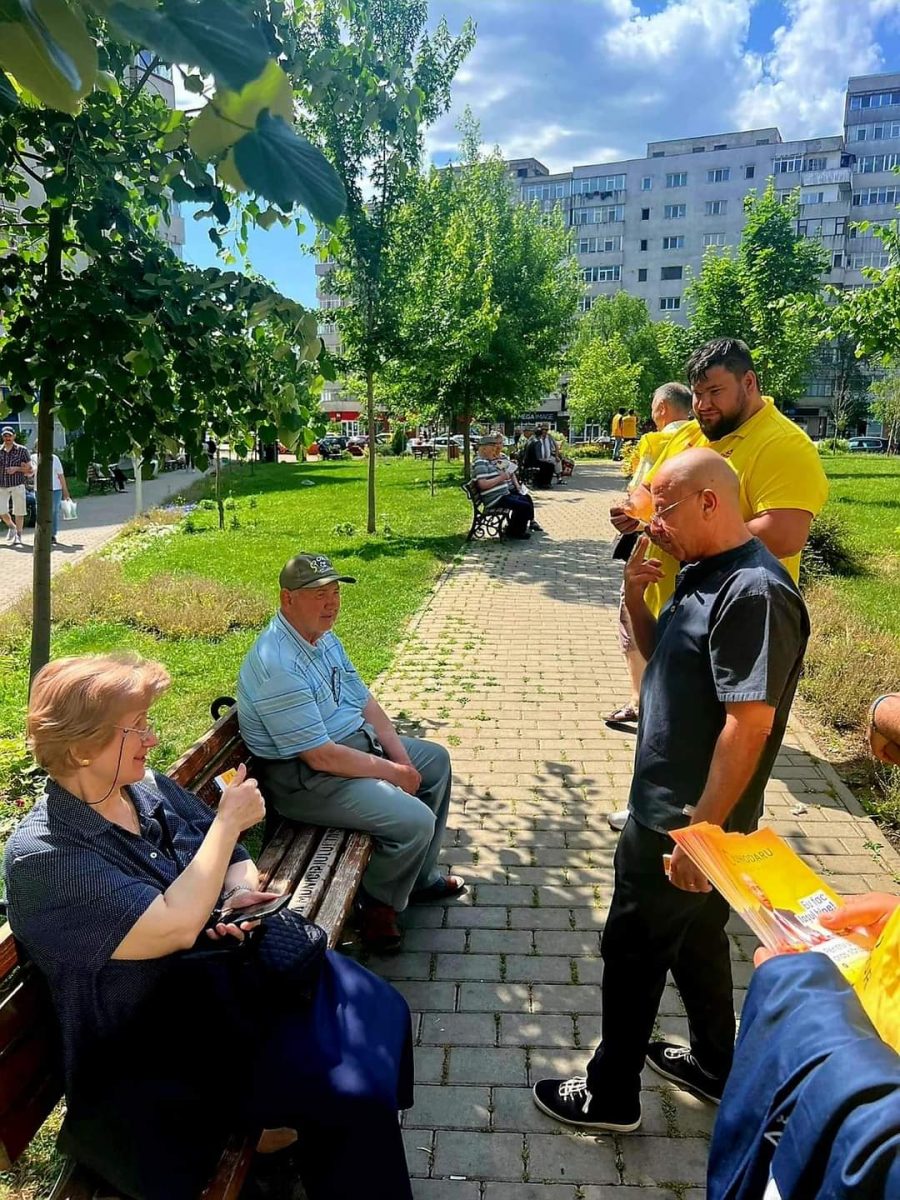 Tudor Ciuhodaru, candidat AUR la primăria Iași, vizită în cartierul Dacia – FOTO