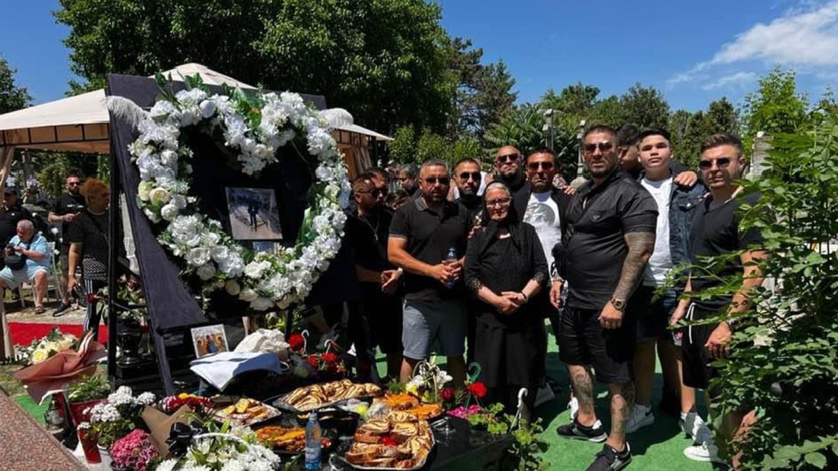Pomana anului, la Iași. Covor roșu, arcade de flori și mâncăruri alese la Cimitirul „Eternitatea”. Au trecut 40 de zile de la moartea lui Costel Corduneanu – FOTO/VIDEO