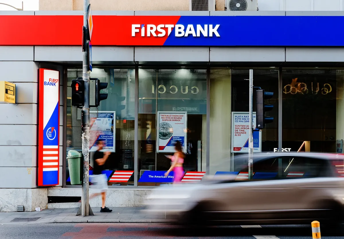 First Bank a fost achiziționată de Intensa Sanpaolo Bank