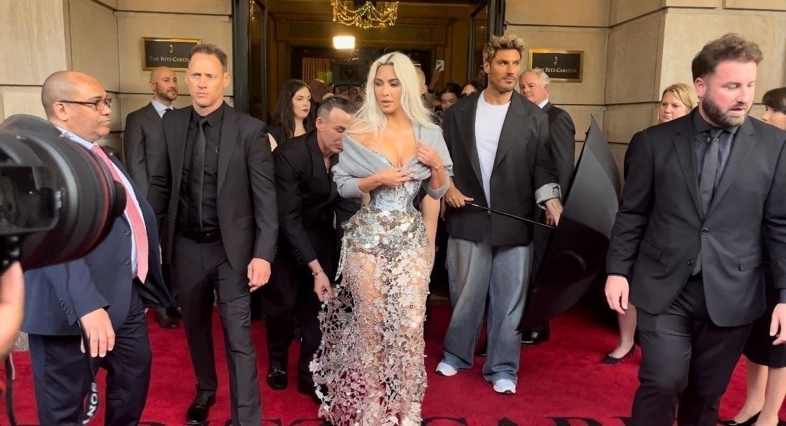 Kim Kardashian apariție șocantă la Met Gala 2024. Cum s-a prezentat starul