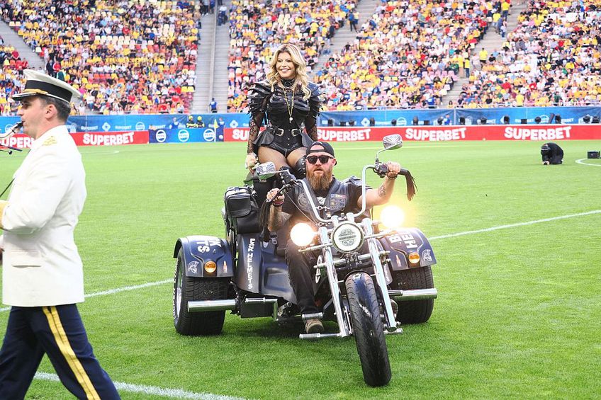 Loredana Groza, show de excepție pe Arena Națională, la mecul de retragere al Generației de Aur! Artista, apariție fabuloasă pe motocicletă – FOTO, VIDEO