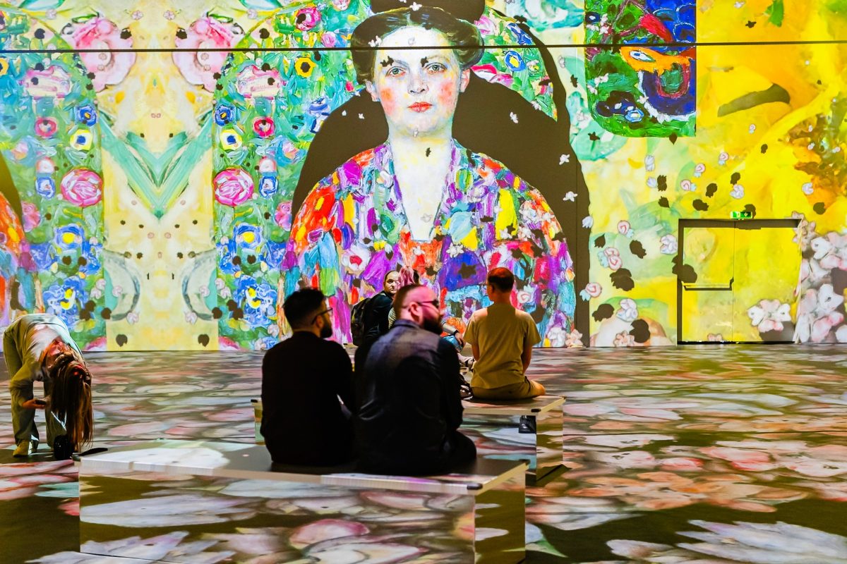 10.000 de clujeni s-au bucurat de spectacolele imersive de la MINA Pop-up, din Iulius Mall Cluj. Descoperă și noua expoziție „Animale în Lumea Artei”, dedicată Zilei Copilului!