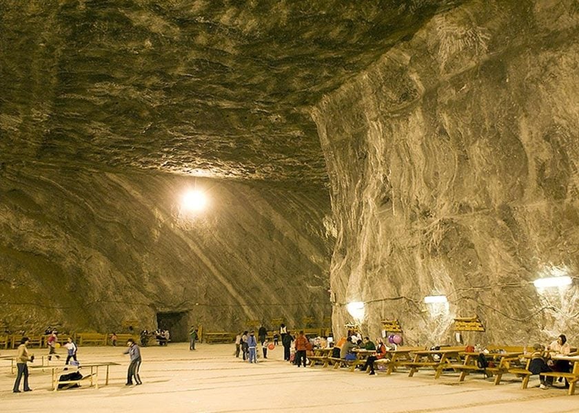Activitatea unuia dintre cele mai importante obiective turistice din România a fost întreruptă, din cauza infiltrațiilor de apă