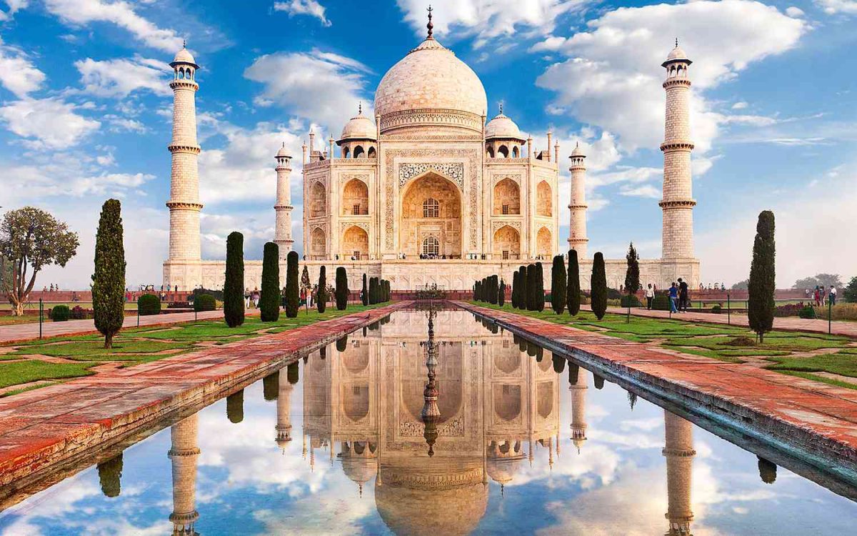 Povestea de iubire de la Taj Mahal, India. Un monument construit de împăratul Shah Jahan pentru cea mai iubită soție a sa