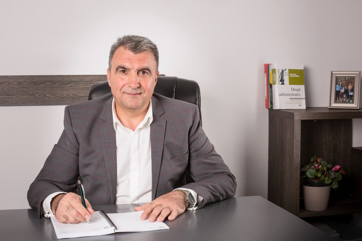 Virgil Pîrvulescu are CV-ul falsificat și mai multe funcții publice pentru voturi