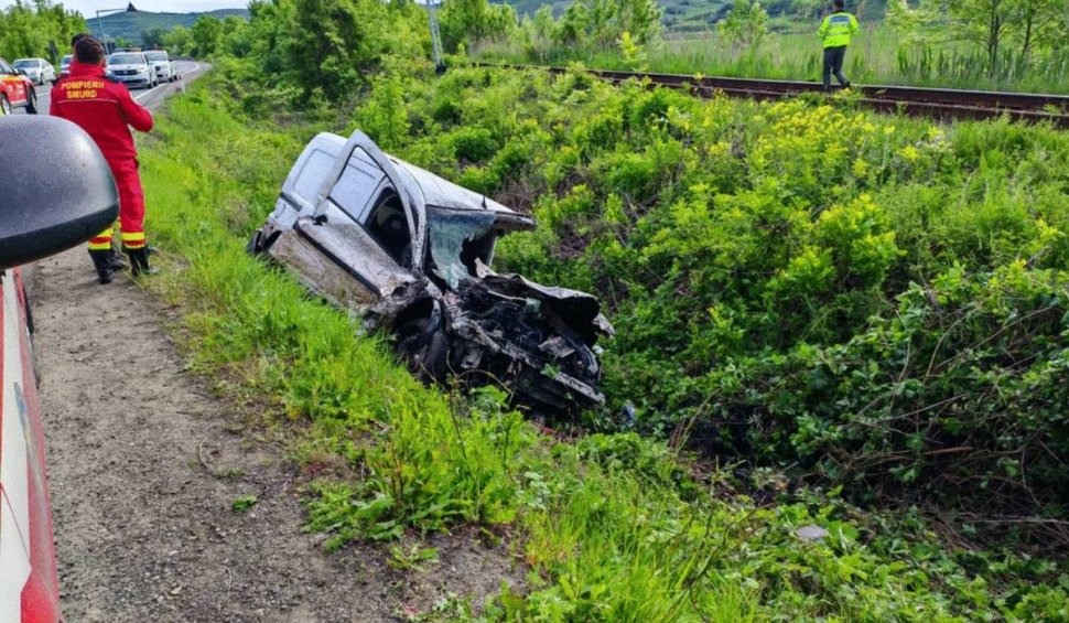 Accident mortal, în prima zi de Paște. O mașină a fost spulberată de tren, în Sibiu