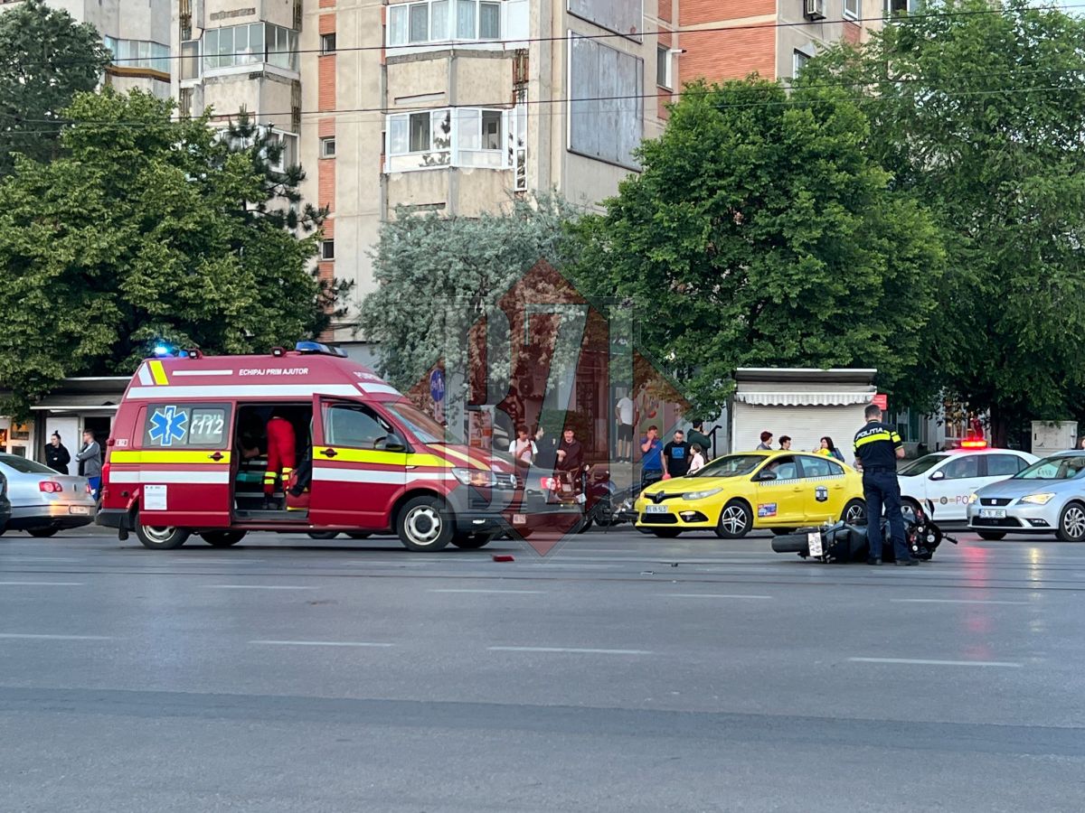 La un pas de încă o tragedie. O motocicletă a fost lovită în plin în Nicolina. O persoană a fost rănită – EXCLUSIV, FOTO, VIDEO, UPDATE