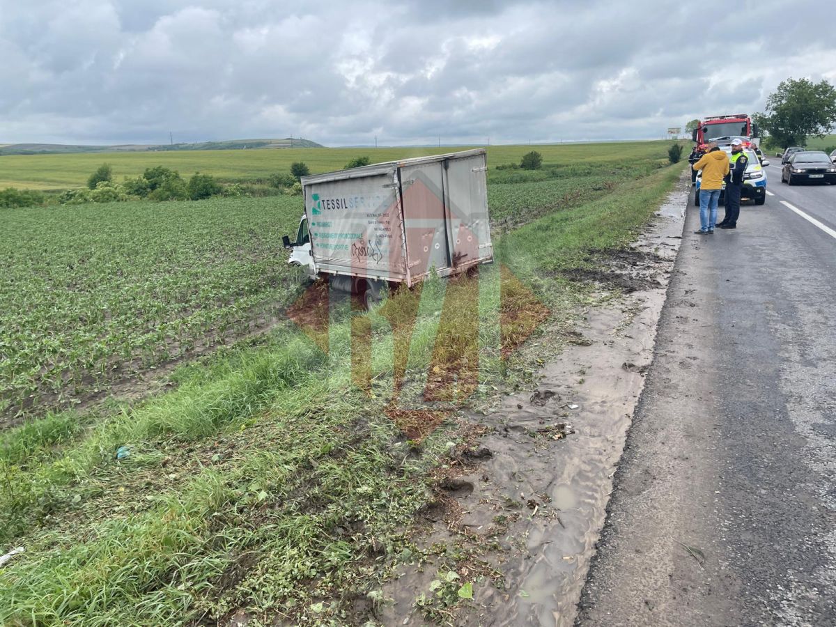 Accident rutier în Războieni. Un autocamion și o autoutilitară s-au tamponat – UPDATE, VIDEO, FOTO